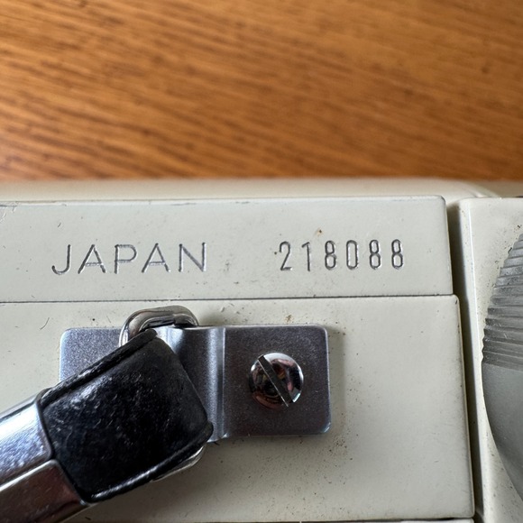 Vintage Minolta Zoom 8 Millimeter Movie Camera Used Leather Case Untested - Picture 15 of 16